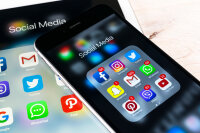 Smartphone mit Social-Media-Apps